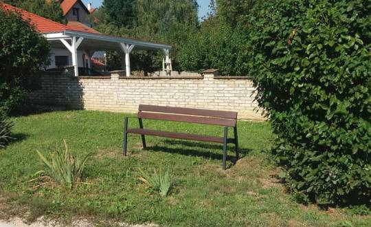 Megújult padok faluszerte