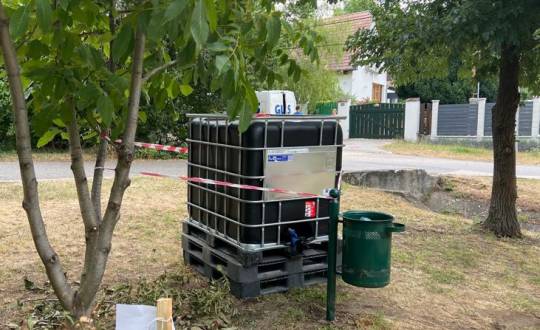 Locsolótartály került a játszótérhez
