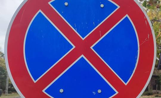 Kérjük, hétfőn és kedden ne parkoljanak a régi postához!